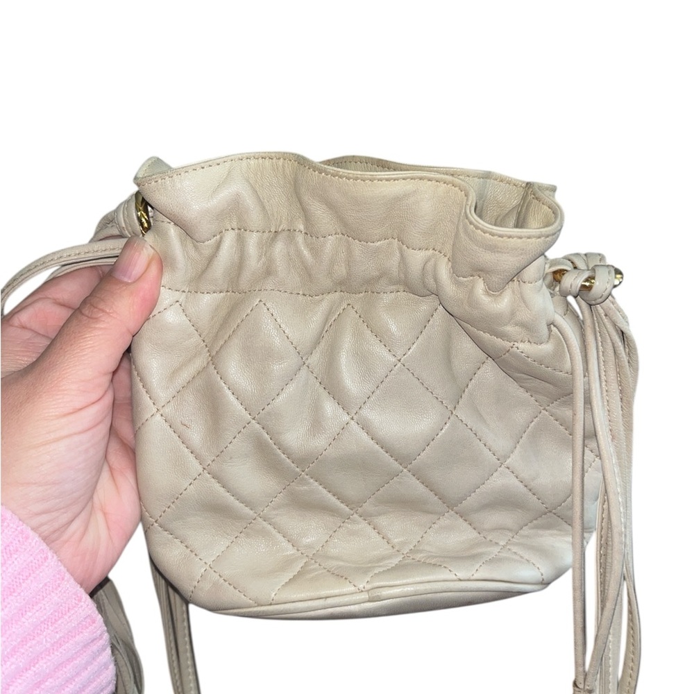 Authentic Chanel 1989 Vintage Beige Quilted Bucket Bag - Picture 9 of 10
